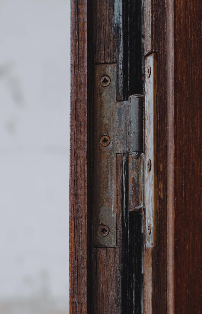 door hinge